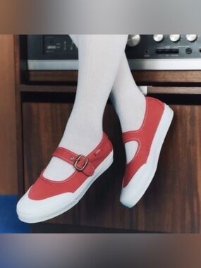 NEW VANS CHERRY RED CANVAS MARY JANE BUCKLE WHITE RUBBER SOLE SNEAKERS SZ 8